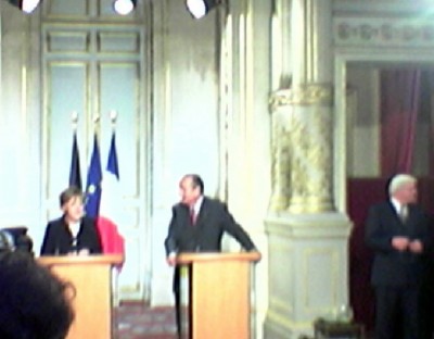 1st_visit_merkel_to_chirac_23.11.2005_elysee__agg_questionreply_b_400