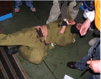 2010_mabi_marmara_brutal_turkish_thugs_lynching_wounded_israeli_coastguard_400.