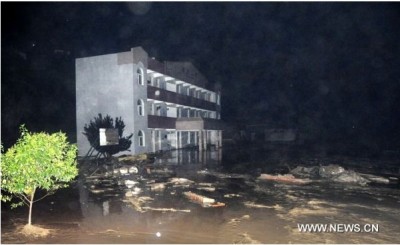 admclim_china_floods_trapped_400 admclim_china_floods_trapped_400