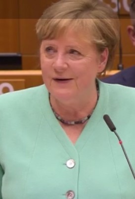 angie_merkel__concluding_smile_beethoven_left_side__sassoli_ep_pres_ebstv__eurofora_screenshot_400