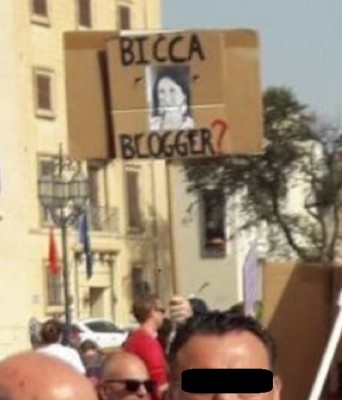 cclib_thugs_versus_daphne__bicca_blogger_placard_eurofora_400