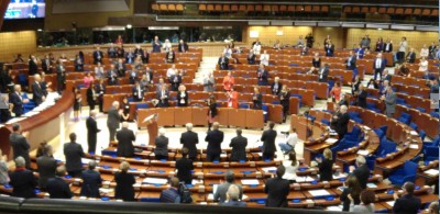 coe_meps_applauding_standing_ovation_to_2016_human_rights_prize_winner_nadia_murad_400 coe_meps_applauding_standing_ovation_to_2016_human_rights_prize_winner_nadia_murad_400