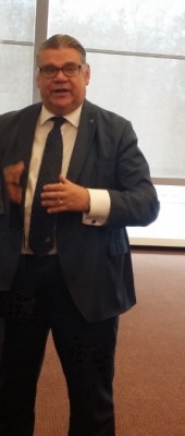 coe_new_president_finlands_foreign_minister_soini__speaking__looking_at_agg_eurofora_400 coe_new_president_finlands_foreign_minister_soini__speaking__looking_at_agg_eurofora_400
