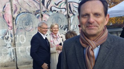 coe_president_french_ambassador_mattei_with_german_amb_rda_rescapee_at_berlin_wall_in_echr__agg_eurofora_400