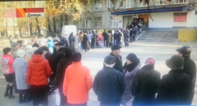 donetsk_nov._2_people_waiting_to_vote_400 donetsk_nov._2_people_waiting_to_vote_400