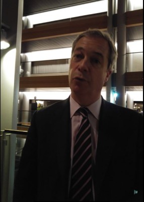 efdd_president_farage_to_eurofora_400