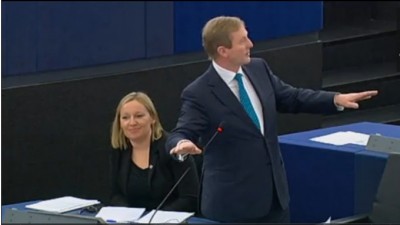 enda_kenny_flies_with_lucida_craighton_400 enda_kenny_flies_with_lucida_craighton_400