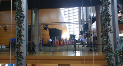 eu_parliaments_interior_around_the_hemicycle_eurofora_400