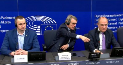 eu_parliaments_presiden_sassoli_points_at_agg_ebs_video__eurofora_screenshot_400