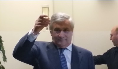 eu_parliaments_president_tajani_shares_a_toast_with_journalists_for_2019_on_press_freedom_eurofora_400