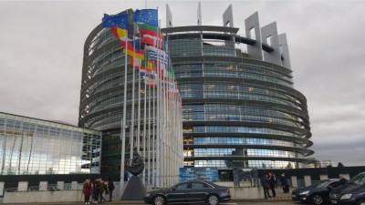 eu_parliaments_tower__flags_eurofora_400 eu_parliaments_tower__flags_eurofora_400