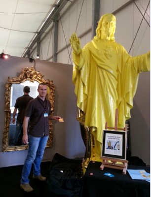 eufair_christ_statue_400