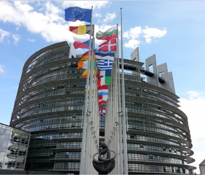 euparliament_strasbourg_flags__humans_400