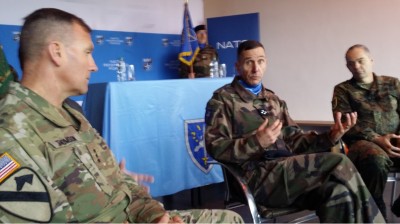 eurocorps__nato_commanders_agg_in_press_conf_eurofora_400