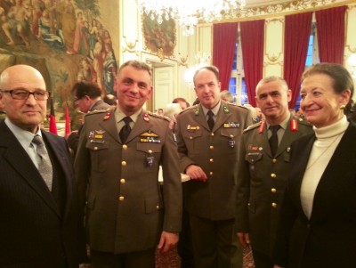 eurocorps_greek_press_officers_with_consul_president_napoleons_memory_association_400