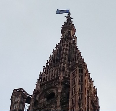 european_flag_on_stras_cath_400 european_flag_on_stras_cath_400
