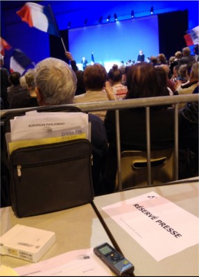 fillon_meeting__press_booth__ep_docs__flags_ok_eurofora_400 fillon_meeting__press_booth__ep_docs__flags_ok_eurofora_400