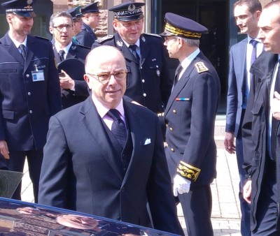 french_jha_minister_caseneuve_lookingsmiling_at_aggeurofora_at_francogerman_police_cooperation_hq_in_kehlstrasbourg_400
