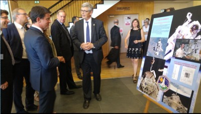 french_prime_minister_valls_at_isu_with_austronaut_jj.favier_on_human_space_flight_400