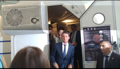 french_prime_minister_valls_landing_back_to_earth_after_visting_a_space_shuttle_at_isu_400 french_prime_minister_valls_landing_back_to_earth_after_visting_a_space_shuttle_at_isu_400