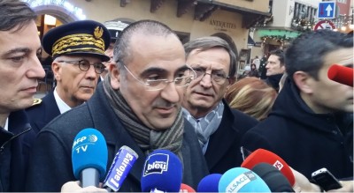 french_v.minister_nunez_speaking_to_journalists_including_eurofora_400_01