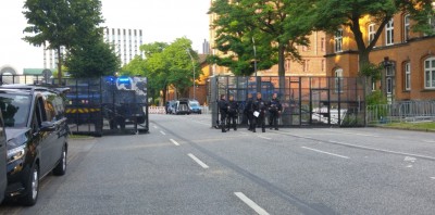 g20__imc__external_police_barriers_500m_before_entry_eurofora_400