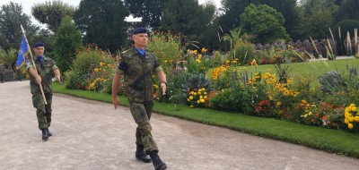 german_general_weigt_goes_to_give_eurocorps_flag_to_french_general_kollodziej_eurofora_400