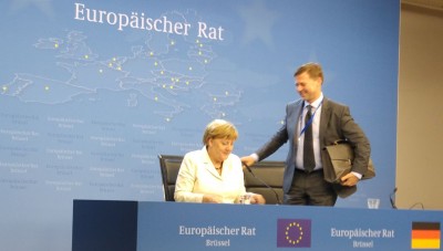german_spokesman_seibert_with_chancellor_merkel_at_the_latest_eu_brussels_summit_6.2016__eurofora_400 german_spokesman_seibert_with_chancellor_merkel_at_the_latest_eu_brussels_summit_6.2016__eurofora_400