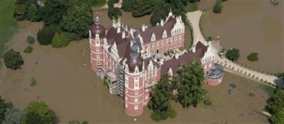 germany_floods_castle_400 germany_floods_castle_400