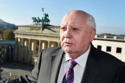 gorbatchev_at_brandenburg_berlin_400 gorbatchev_at_brandenburg_berlin_400