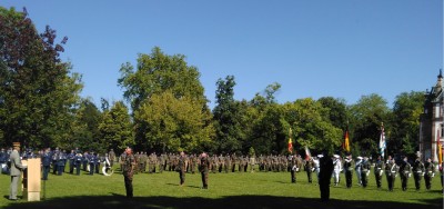 head_of_ceremony_french_army_leader_gives_commander_of_honour_legion_to_retiring_eurocorps_chief_eurofora_400