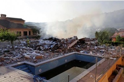 house_ruined_by_barcelona_explosion_wider_view_400 house_ruined_by_barcelona_explosion_wider_view_400