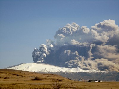 iceland_volcano_eruption_400