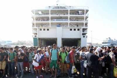 imi_vazelinos_ship_brings_thousands_of_mass_irregular_immigrants_from_turkeys_borders_to_pireas_400