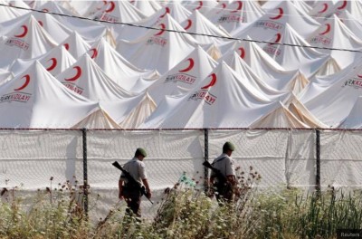 inhuman_degrading_treatments_of_syrian_refugees_by_turkish_soldiers_closed_in_concentration_camps.._400