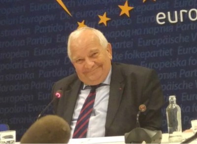 joseph_daul__agg_smile_after_answer_near_brx_2017_eurofora_400