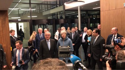 juncker_welcoming_may_at_eu_parliament_in_strasbourg_per_bang_thomsen_for_eurofora_400