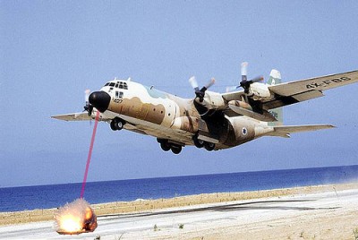 laser_beam_equiped_airplane_400 laser_beam_equiped_airplane_400