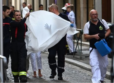 lyon_attack_woman_wounded_at_head_400