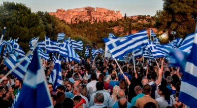 mainstream_rights_people_celebrate_electoral_victory_in_athens_cnnef_400