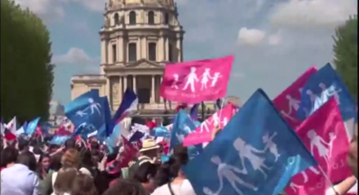 manif_flags_may_2013_400