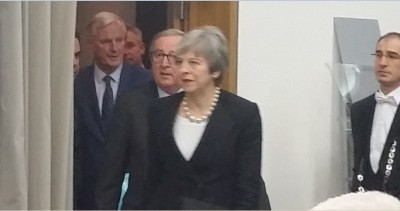 may__juncker_togzther_with_eu_brexit_negocitor_barnier_eurofora_400