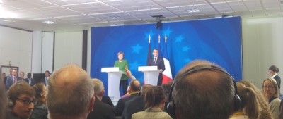 merkel__macron_look_rowards_agg_in_joint_press_conference_brx_3.2018_eurofora_400 merkel__macron_look_rowards_agg_in_joint_press_conference_brx_3.2018_eurofora_400