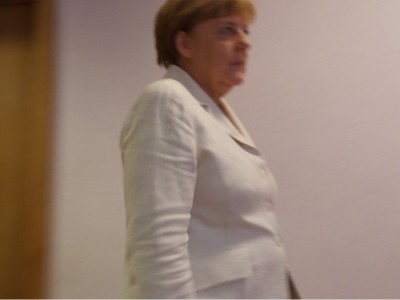 merkel_looking_straight_ahead__eurofora_400