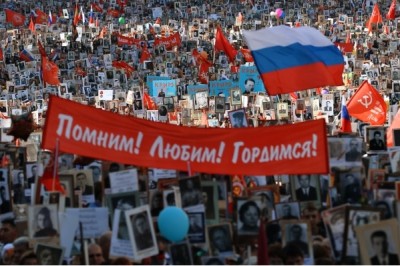 moscow_people_may_9_we_remember_we_love_for_ever__400 moscow_people_may_9_we_remember_we_love_for_ever__400