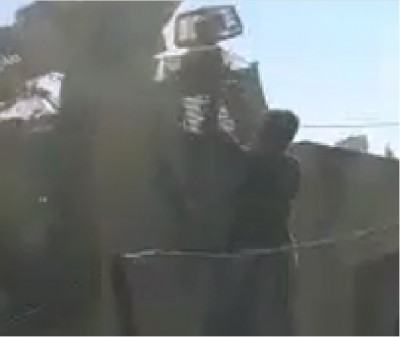 ne_syria_protestor_hangs_at_the_window_of_the_turkish_military_vehicle__grasps_perhaps_the_arm_of_a_soldier_eurofora_screenshot_400_01 ne_syria_protestor_hangs_at_the_window_of_the_turkish_military_vehicle__grasps_perhaps_the_arm_of_a_soldier_eurofora_screenshot_400_01