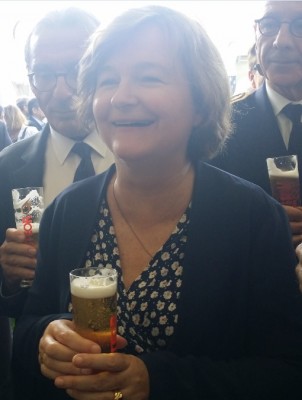 new_french_minister_loiseau_enjoying_her_beer_eurofora_400