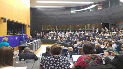 overcrowded_room_for_barniers_meeting_at_eu_parliament_eurofora_400 overcrowded_room_for_barniers_meeting_at_eu_parliament_eurofora_400