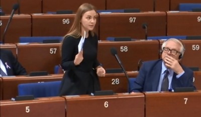pace_legalhr_committee_new_president_mep_sotnuk_brandishing_venice_commissions_rule_of_law_checklist_booklet_eurofora_400 pace_legalhr_committee_new_president_mep_sotnuk_brandishing_venice_commissions_rule_of_law_checklist_booklet_eurofora_400