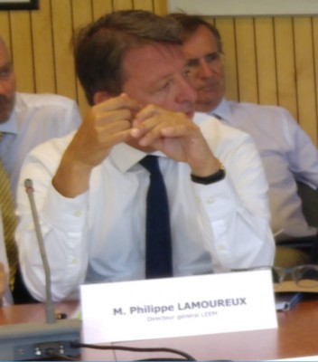 philippe_lamoureux_at_isu_meeting_with_fra_pm_400